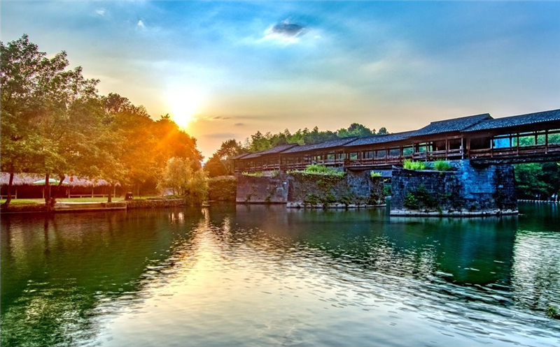 �߲������������һ���羚�h�m��